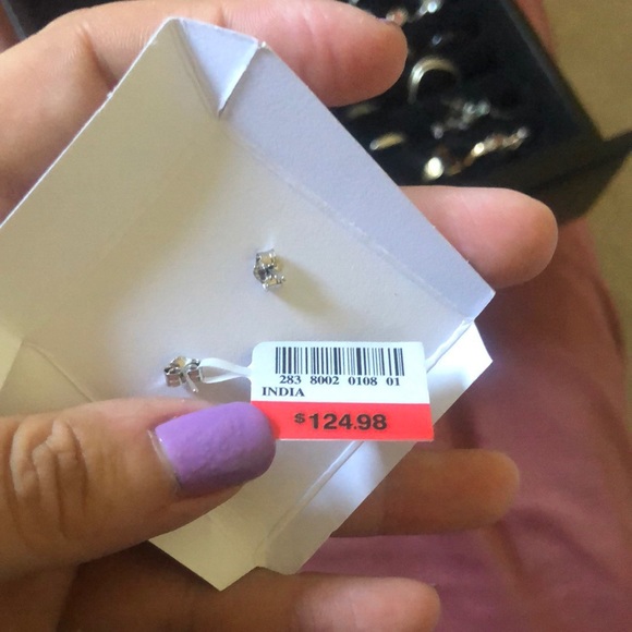 Diamond earrings - Picture 3 of 4